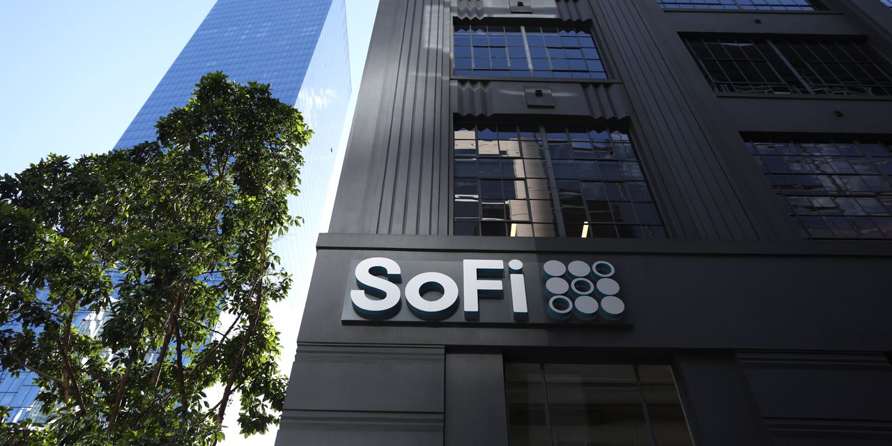 SoFi crashes price target as investors show 'more continued interest'